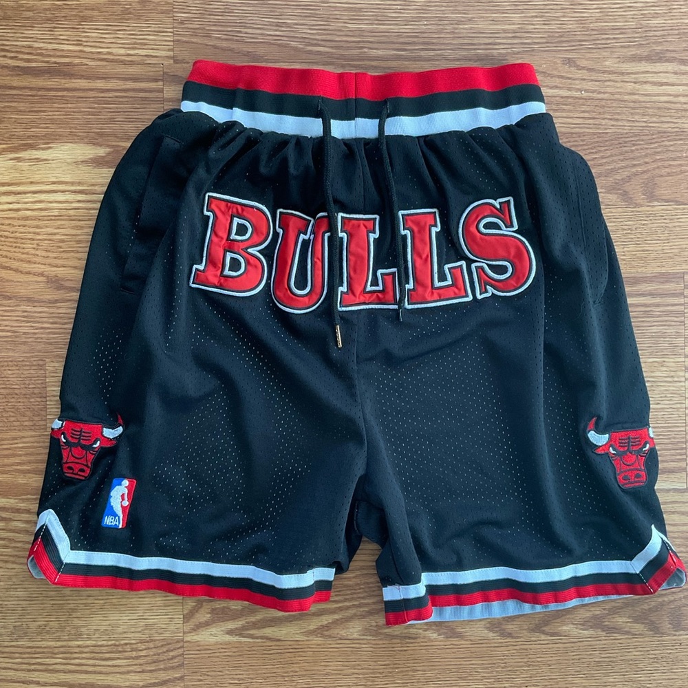 Just Don Chicago Bulls 1997-98 Shorts Men’s Size Large